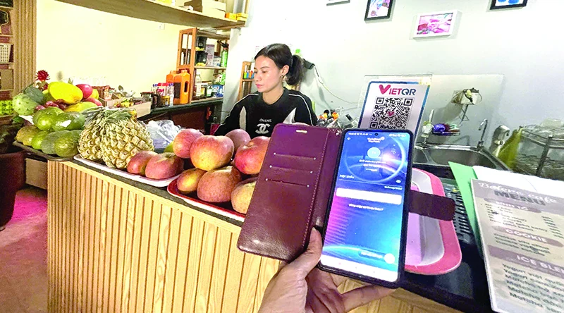 Giới trẻ đẩy mạnh xu hướng thanh toán không dùng tiền mặt