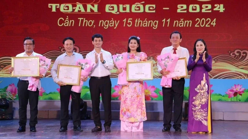 Băn khoăn từ các liên hoan, cuộc thi sân khấu truyền thống