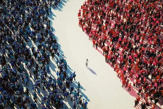 Hãng từ điển Merriam-Webster chọn phân cực là từ của năm 2024