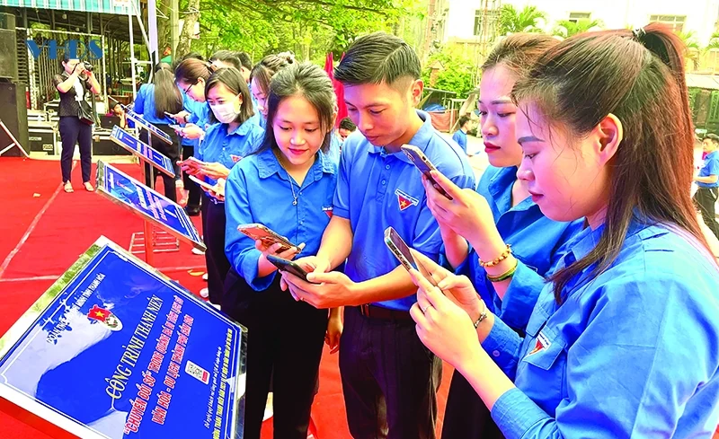 Xung kích chuyển đổi số