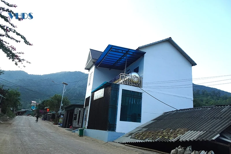 Vượt núi mang ấm no về bản