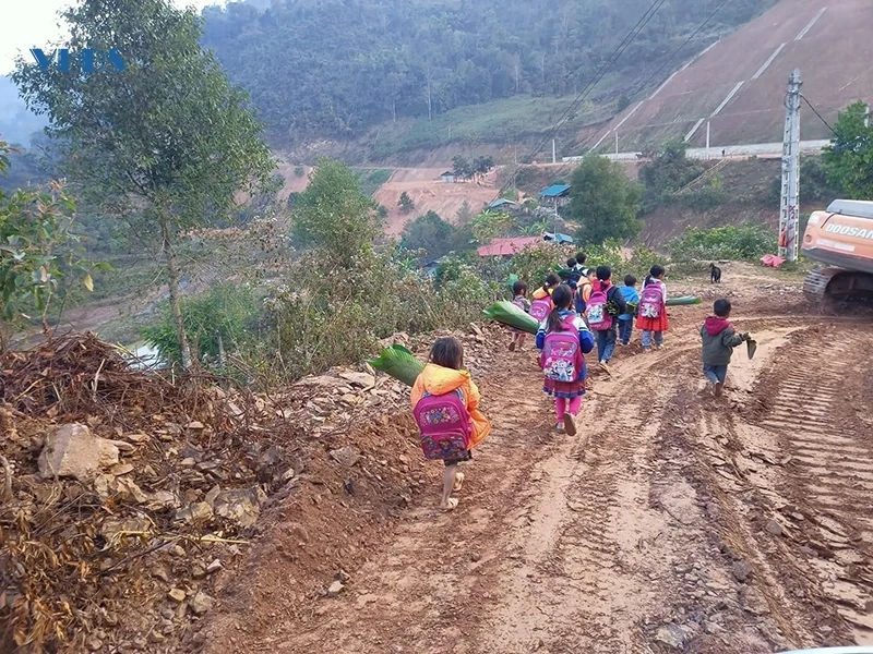 Hành trình chạm tới giấc mơ của những đứa trẻ bản Ón