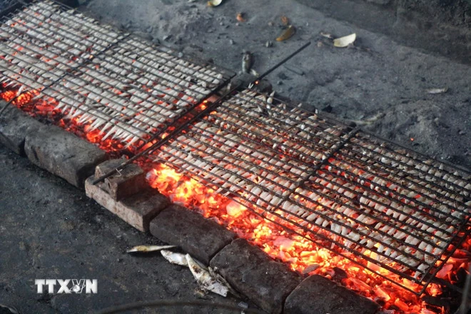 Những làng nghề nướng cá Nghệ An sôi động dịp Tết