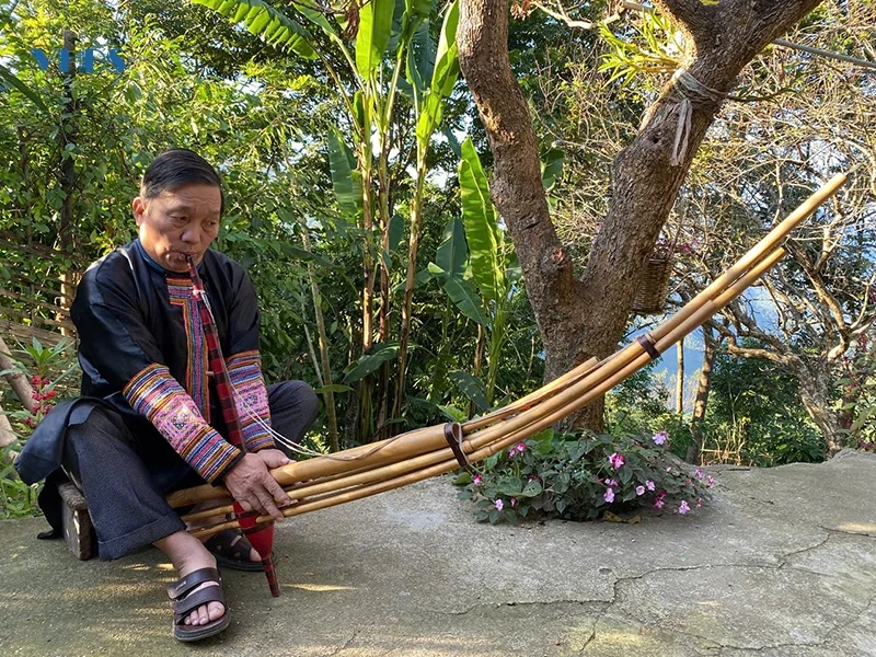 Vang tiếng khèn Mông