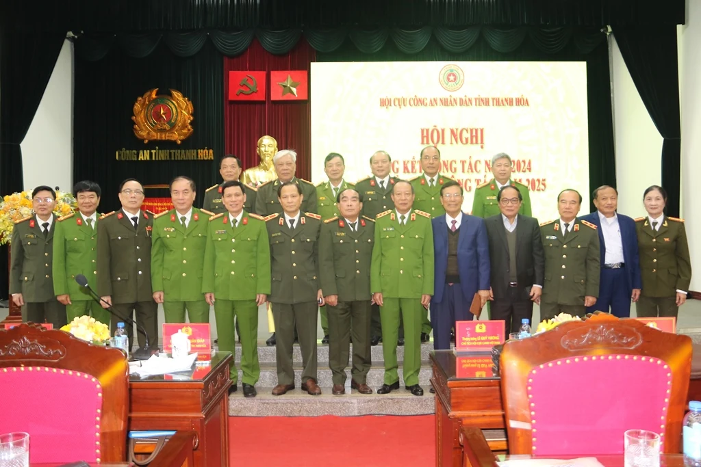 Gặp lại đồng đội