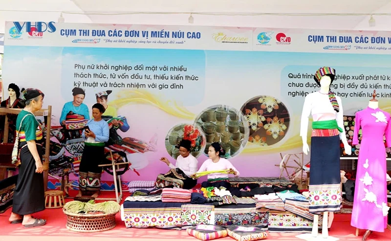 Góp phần bảo tồn nghề dệt thổ cẩm của đồng bào Thái