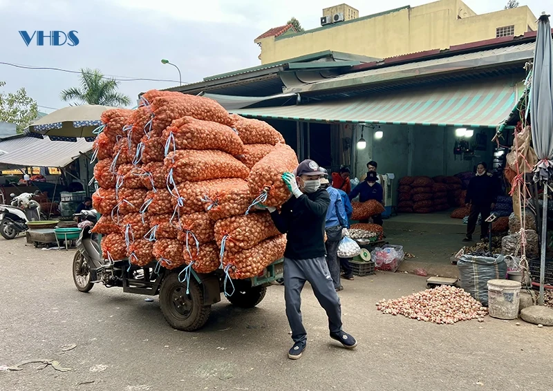 Tất bật mưu sinh ngày cuối năm