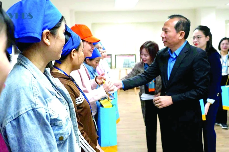 Mang tết ấm đến với đoàn viên, người lao động