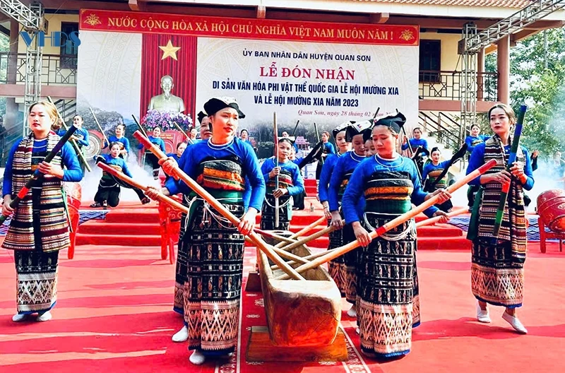 Quan Sơn bừng giấc vào xuân