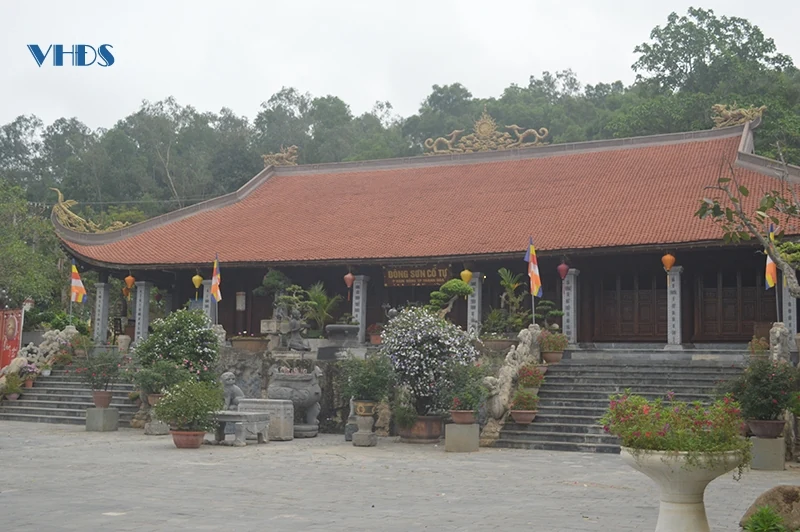 “Lang thang” làng cổ Đông Sơn...