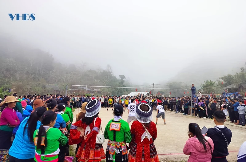 Ché Lầu sáng niềm vui