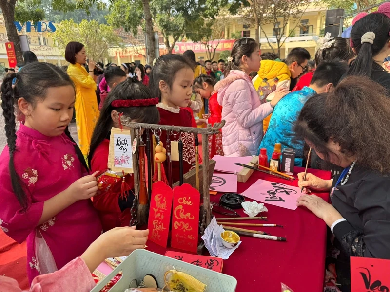 Rộn ràng không khí “Tết đến Xuân về” trong trường học