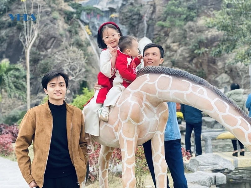 Náo nức du xuân nơi cửa biển Lạch Trường