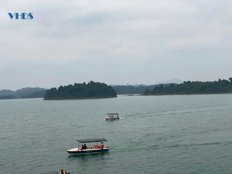 Bến En xanh - một ngày xuân