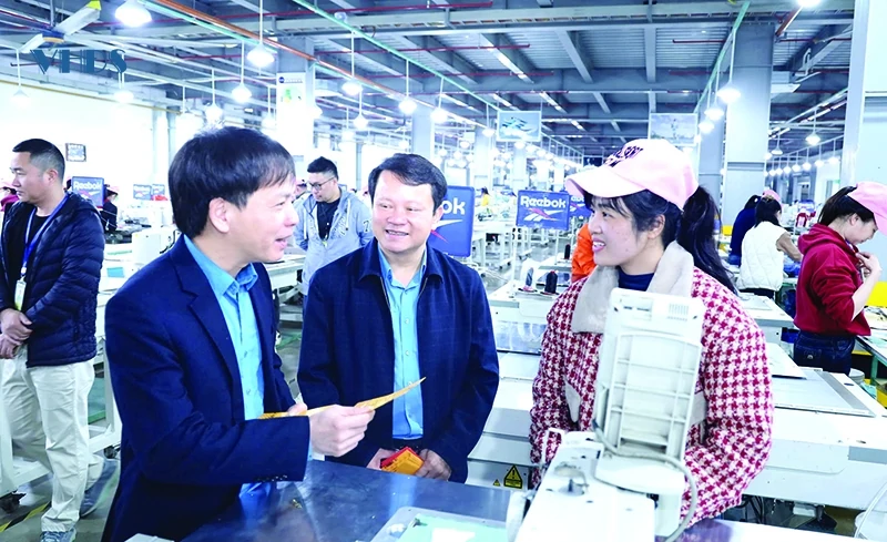 Muôn nẻo đường đi (Bài 2): Tâm thế phấn khởi trở lại làm việc