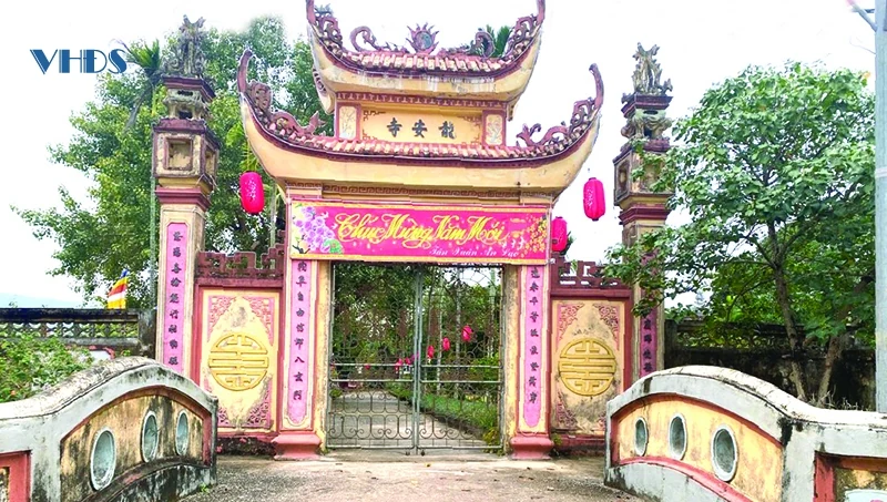 Đất làng Yên Thôn