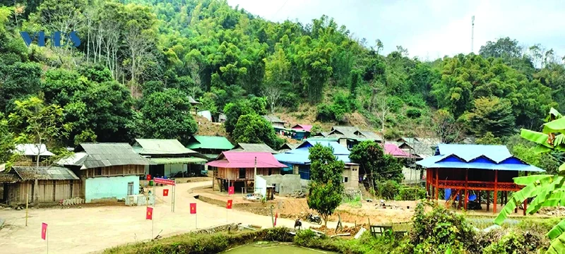 Dừng chân ở bản Lách...