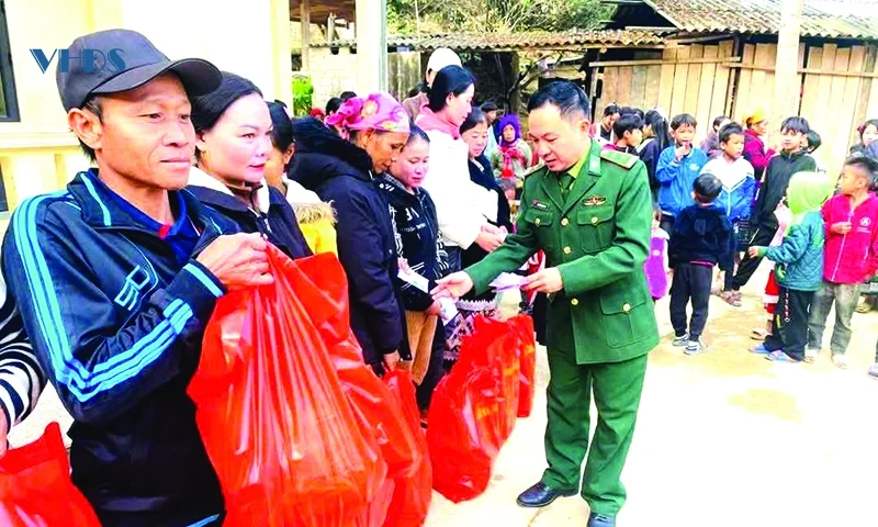 Dừng chân ở bản Lách...