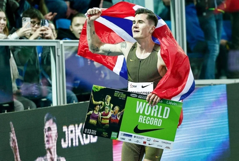 Ngôi sao điền kinh Jakob Ingebrigtsen lập 2 kỷ lục thế giới mới