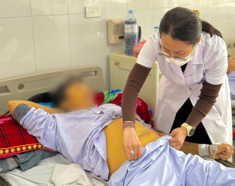 Người đàn ông da vàng như nghệ do tự ý dừng thuốc điều trị viêm gan