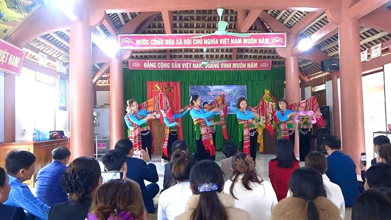 Tập huấn cho các đội văn nghệ phục vụ du lịch cộng đồng ở xã Thạch Lâm