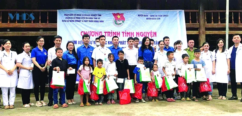 Dấu chân tình nguyện của những thầy thuốc trẻ