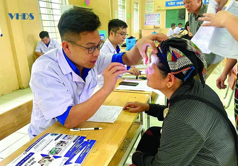 Dấu chân tình nguyện của những thầy thuốc trẻ