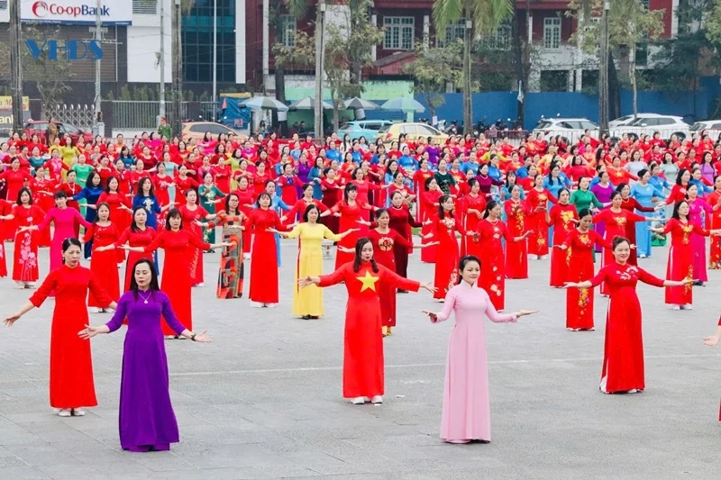 Đặc sắc những màn đồng diễn dân vũ thể thao kỷ niệm Ngày Quốc tế phụ nữ 8/3