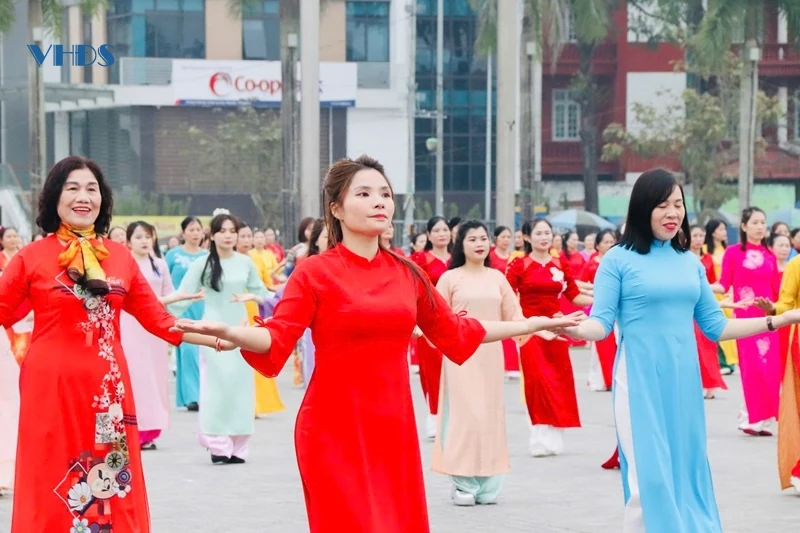 Đặc sắc những màn đồng diễn dân vũ thể thao kỷ niệm Ngày Quốc tế phụ nữ 8/3