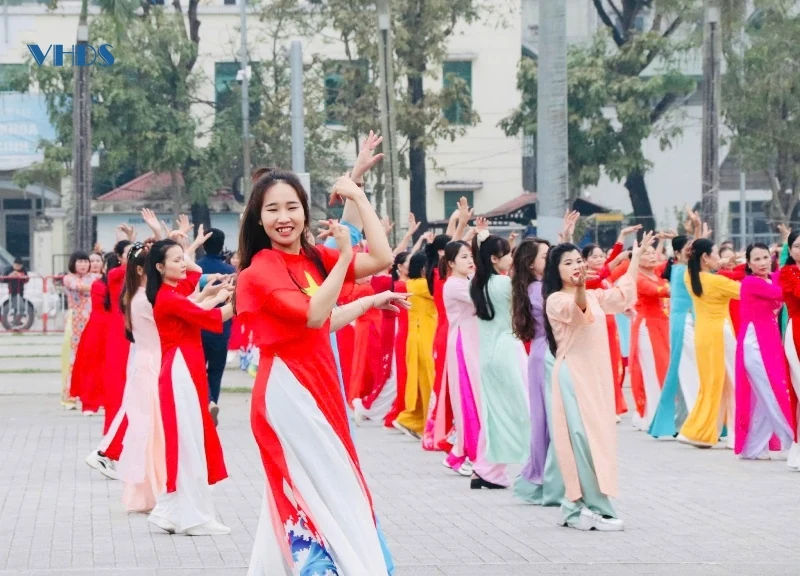 Đặc sắc những màn đồng diễn dân vũ thể thao kỷ niệm Ngày Quốc tế phụ nữ 8/3