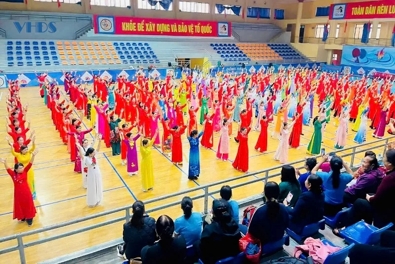 Đặc sắc những màn đồng diễn dân vũ thể thao kỷ niệm Ngày Quốc tế phụ nữ 8/3