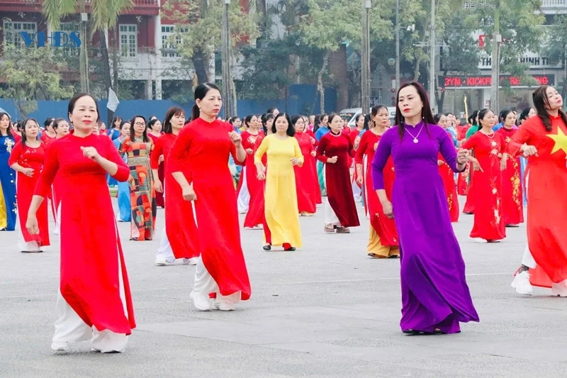 Đặc sắc những màn đồng diễn dân vũ thể thao kỷ niệm Ngày Quốc tế phụ nữ 8/3