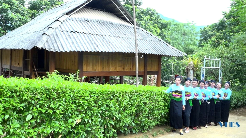 Bảo tồn bản sắc văn hóa dân tộc Mường gắn với phát triển du lịch cộng đồng