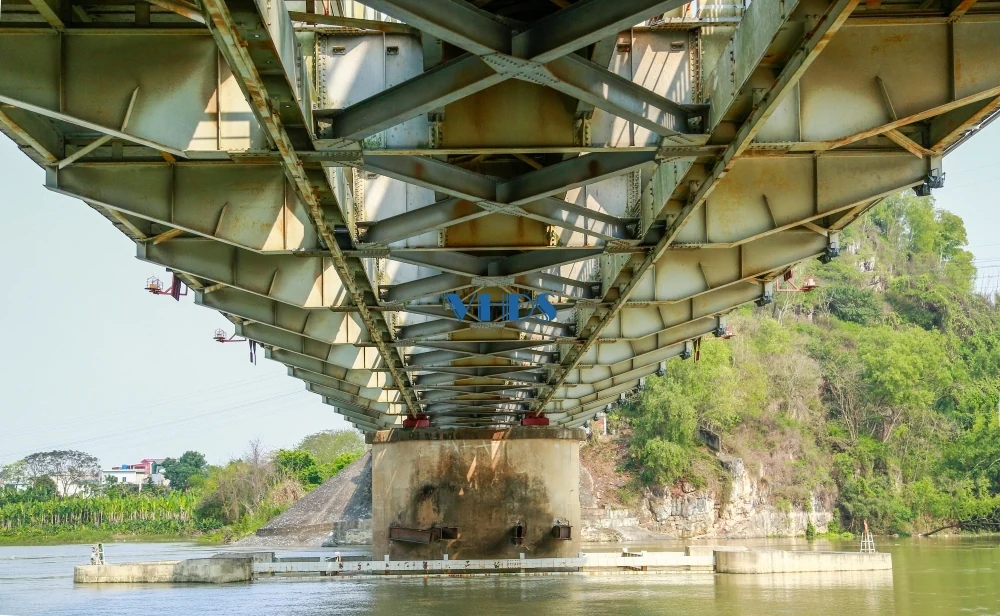 Cây cầu huyền thoại Hàm Rồng