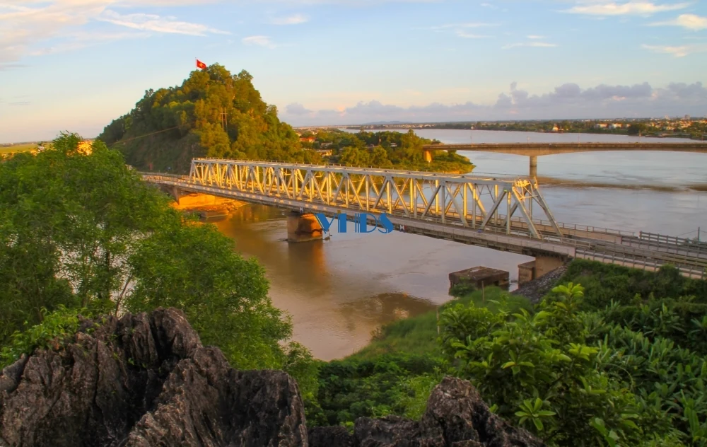 Cây cầu huyền thoại Hàm Rồng