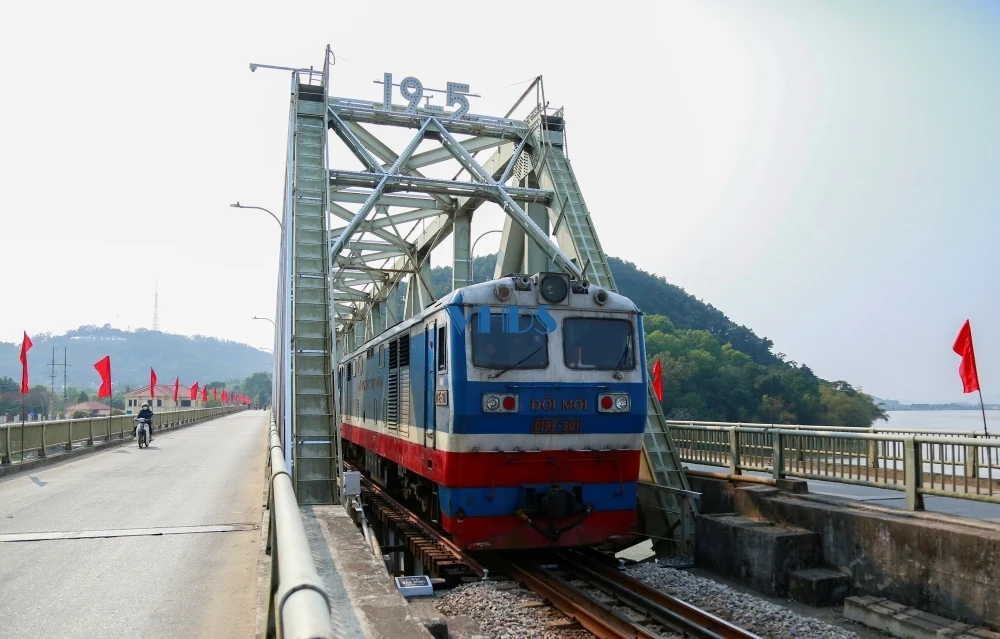 Cây cầu huyền thoại Hàm Rồng