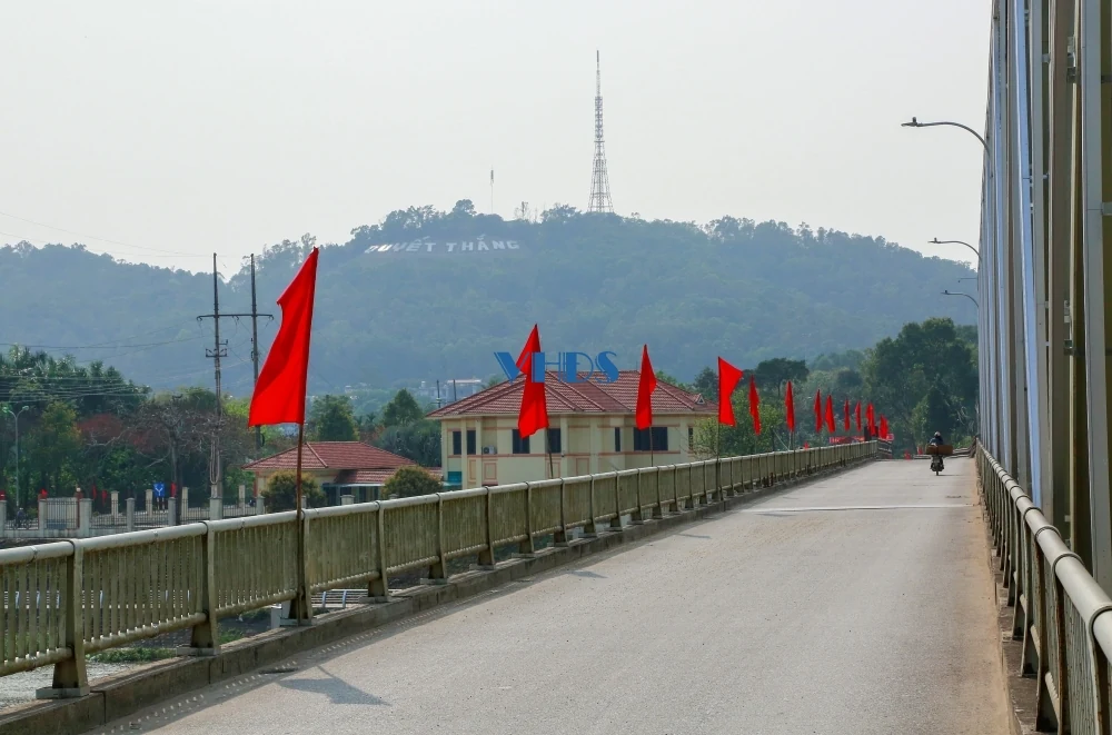 Cây cầu huyền thoại Hàm Rồng