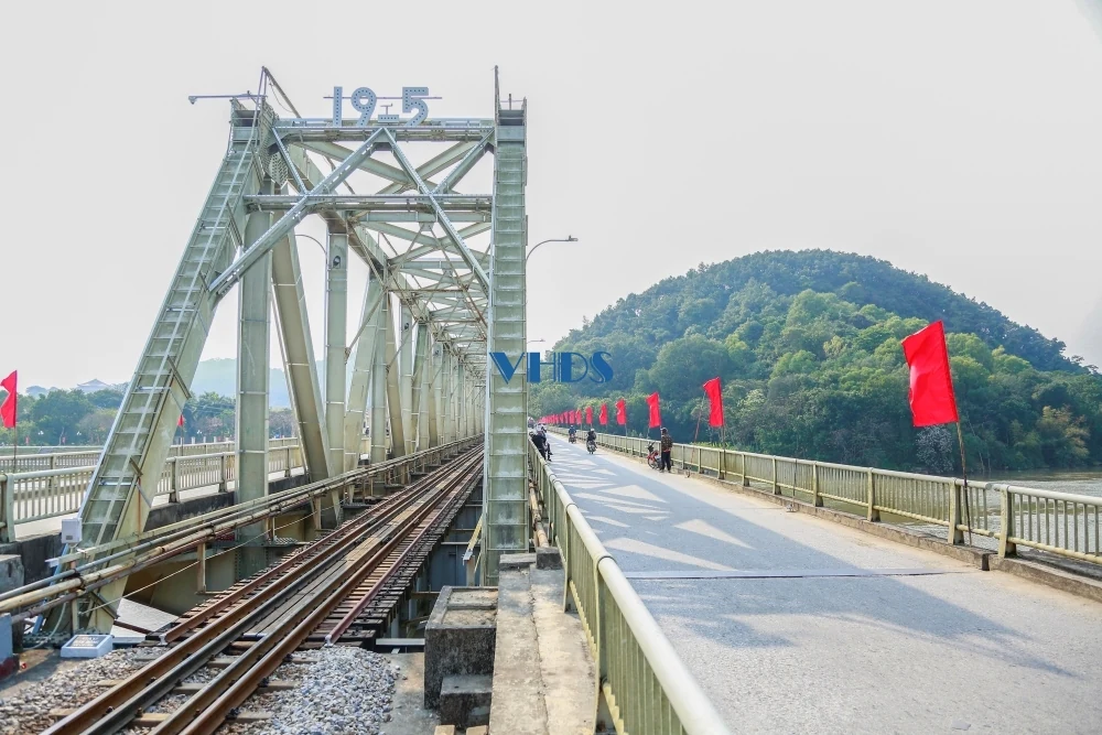 Cây cầu huyền thoại Hàm Rồng