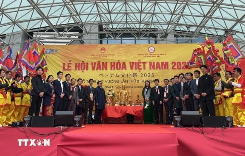 Lễ hội Văn hóa tại Osaka: Tái hiện lễ Giỗ Tổ và xếp hình bản đồ Việt Nam