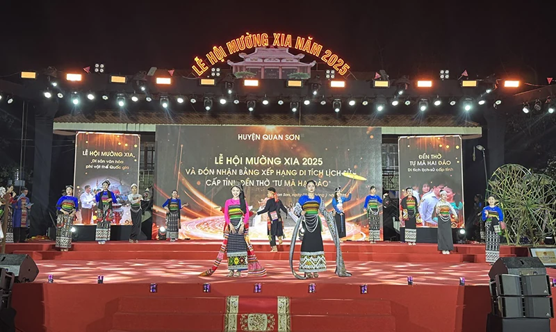 Bảo tồn trang phục truyền thống dân tộc