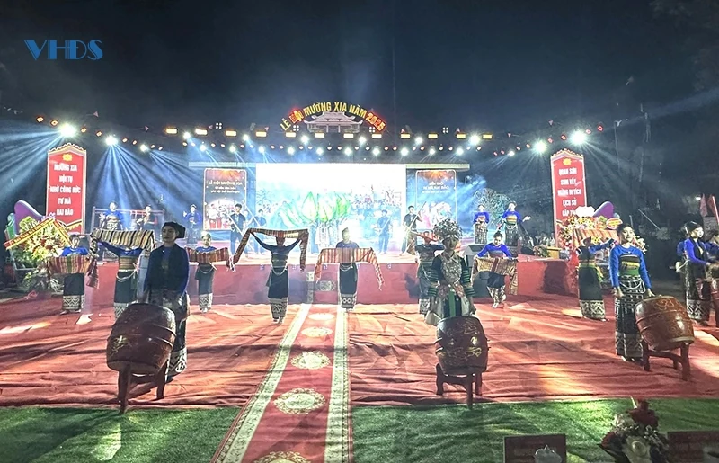 Bảo tồn trang phục truyền thống dân tộc