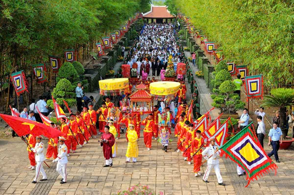 Ngàn năm vọng tiếng quê hương