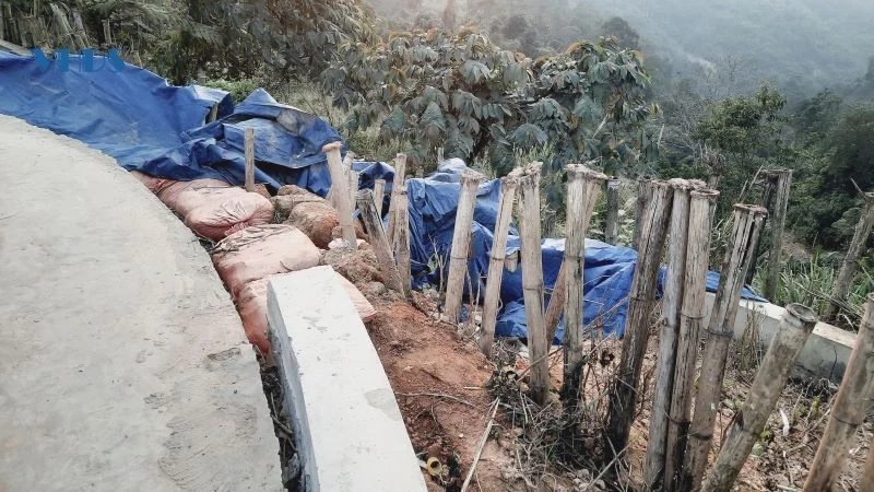 Cần sớm xử lý sụt lún ở khu vực biểu tượng cổng trời