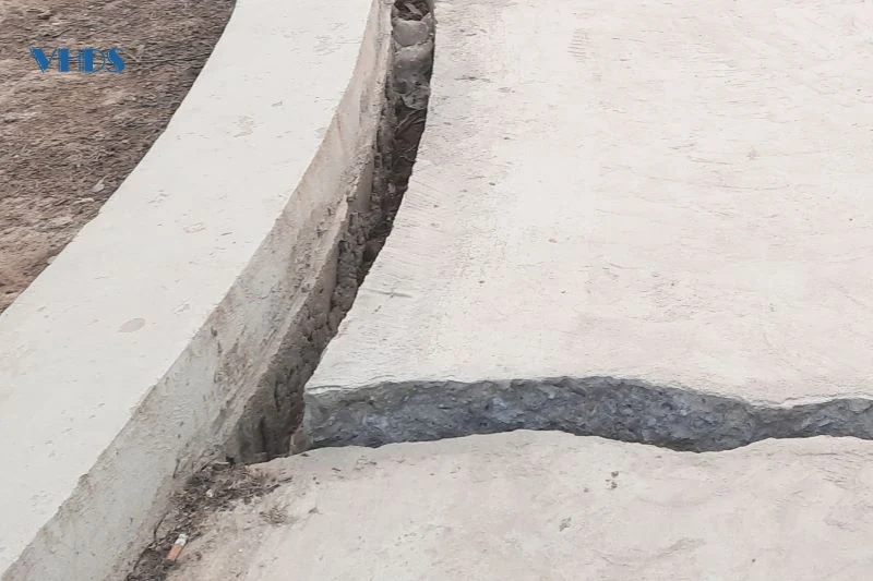 Cần sớm xử lý sụt lún ở khu vực biểu tượng cổng trời