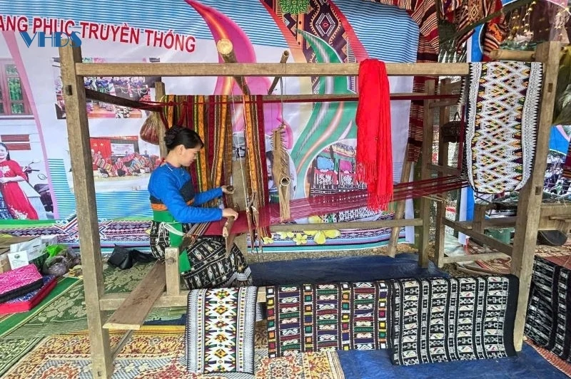 Sơn Thủy nỗ lực gìn giữ và phát triển nghề dệt thổ cẩm