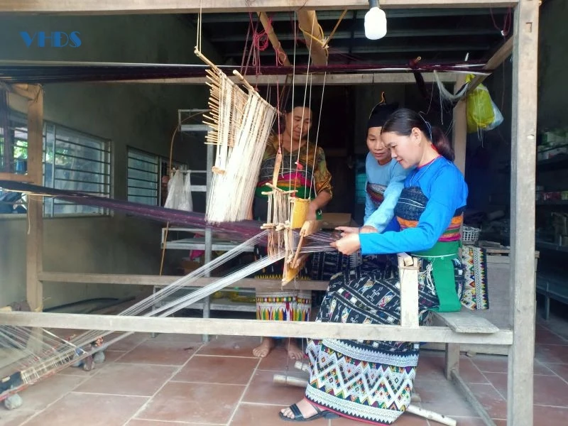 Sơn Thủy nỗ lực gìn giữ và phát triển nghề dệt thổ cẩm
