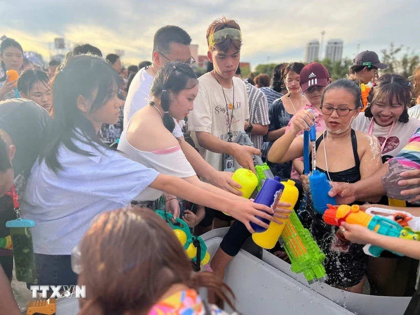 Lễ hội Nước Maha Songkran tôn vinh quyền lực mềm văn hóa Thái Lan