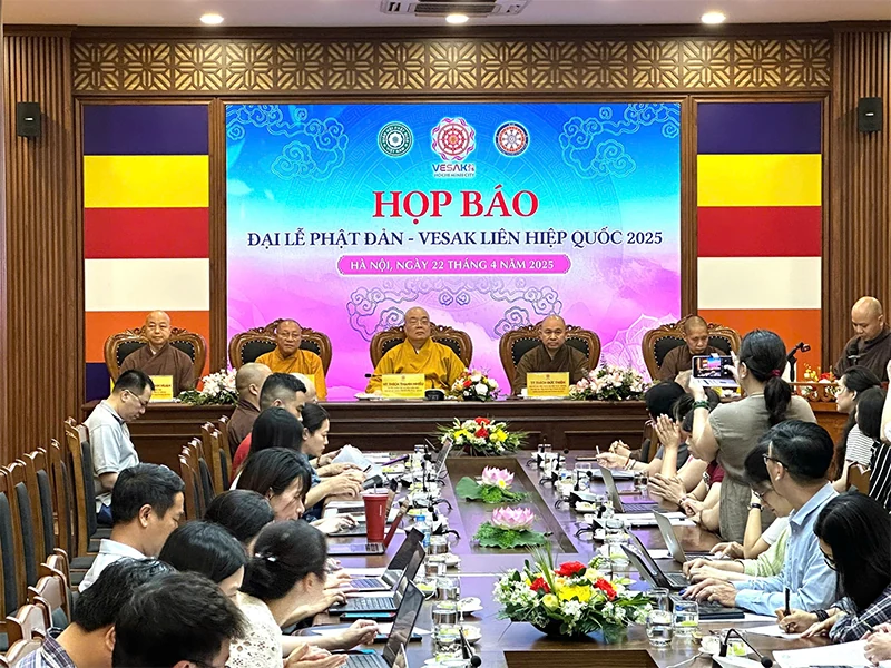 Đại lễ Vesak 2025: Cung nghênh xá lợi Phật và trái tim Bồ Tát Thích Quảng Đức