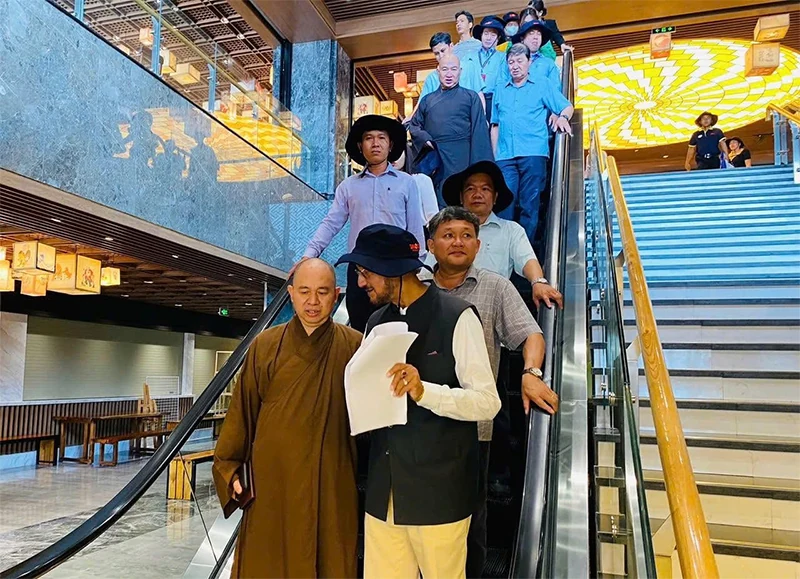 Đại lễ Vesak 2025: Cung nghênh xá lợi Phật và trái tim Bồ Tát Thích Quảng Đức