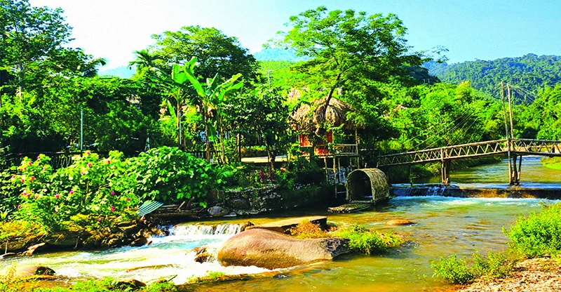 Du lịch cộng đồng “gõ cửa” bản Ngày